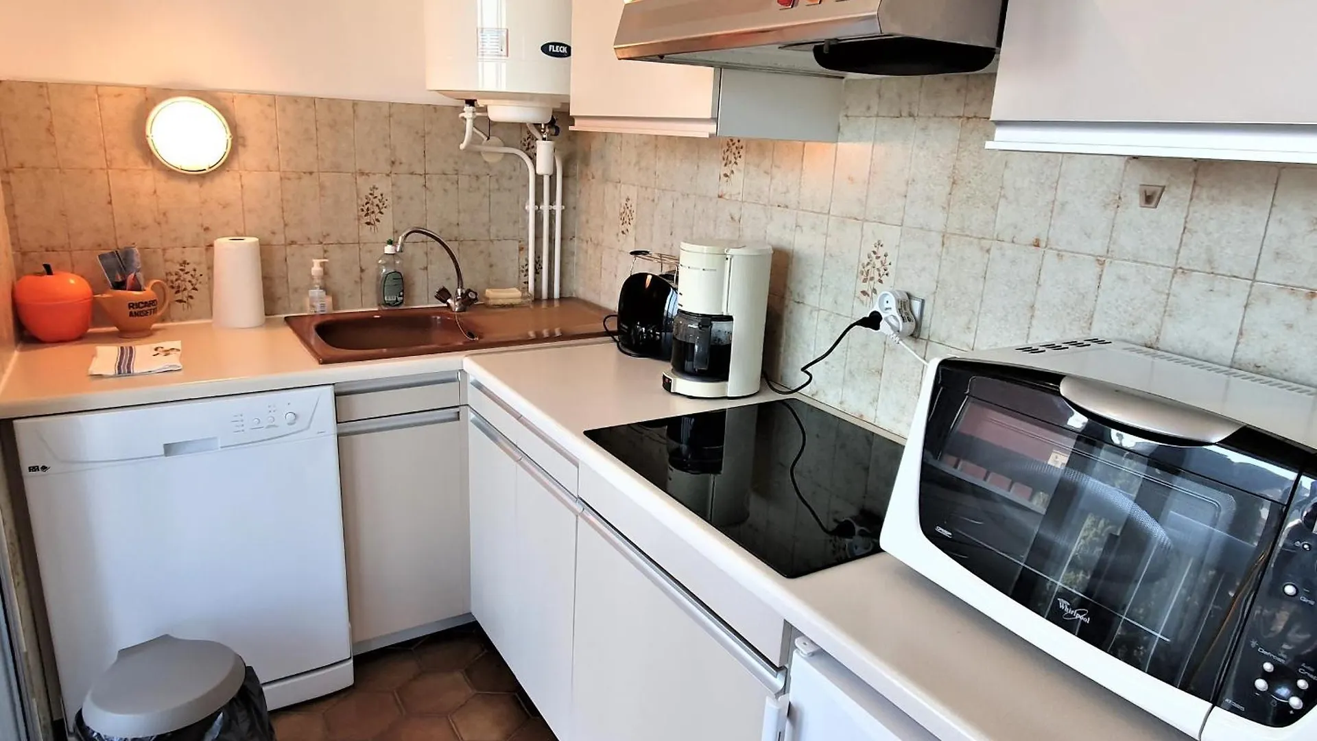 Studio Centre Sainte-Maxime Avec Parking - 2 Pers, Proche Mer, Loggia Equipee - Fr-1-780-37 0*,