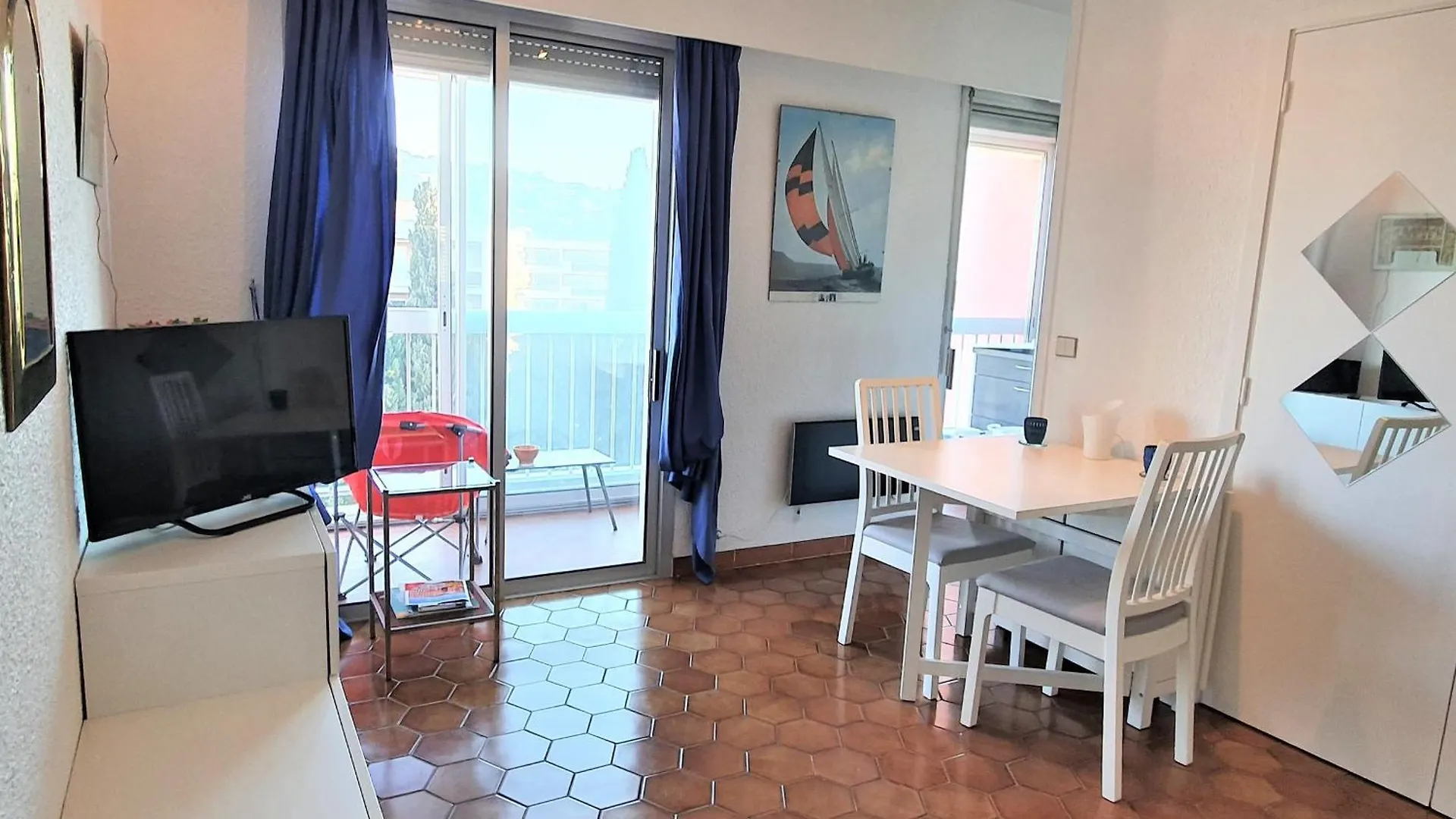 Apartment Studio Centre Sainte-Maxime Avec Parking - 2 Pers, Proche Mer, Loggia Equipee - Fr-1-780-37