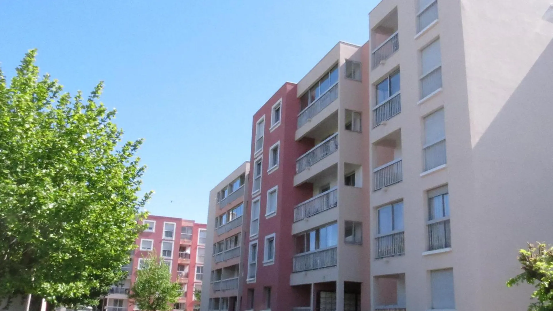 Apartment Studio Centre Sainte-Maxime Avec Parking - 2 Pers, Proche Mer, Loggia Equipee - Fr-1-780-37
