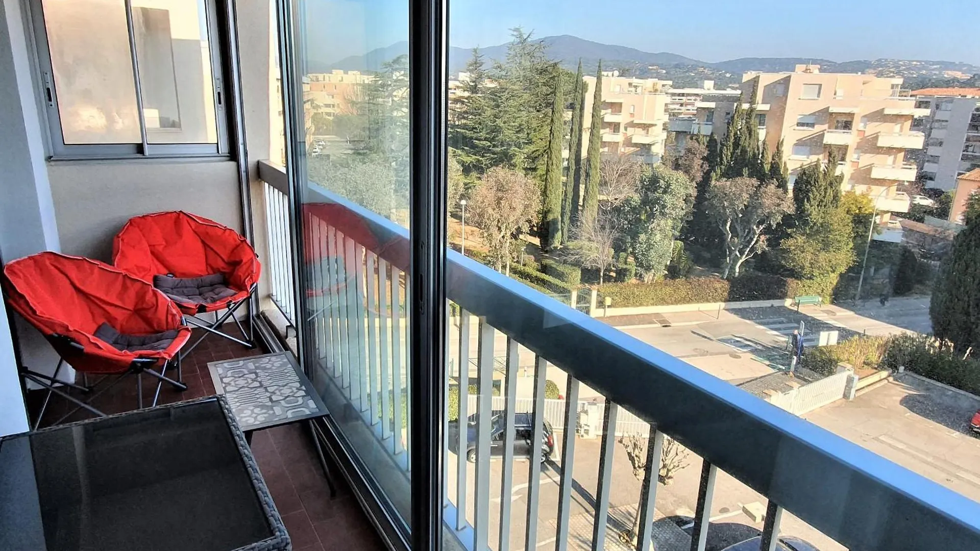 Studio Centre Sainte-Maxime Avec Parking - 2 Pers, Proche Mer, Loggia Equipee - Fr-1-780-37