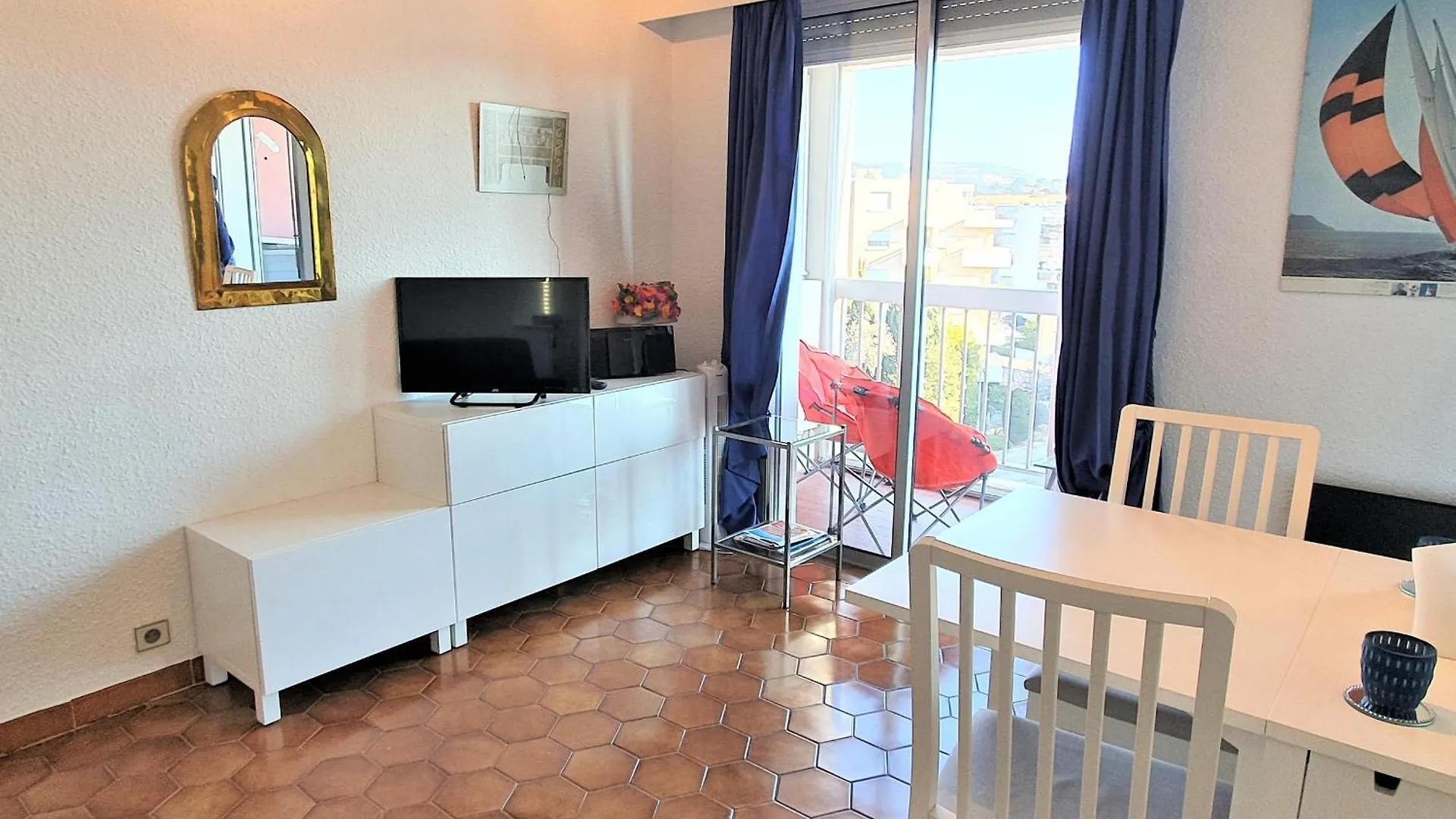 Apartment Studio Centre Sainte-Maxime Avec Parking - 2 Pers, Proche Mer, Loggia Equipee - Fr-1-780-37