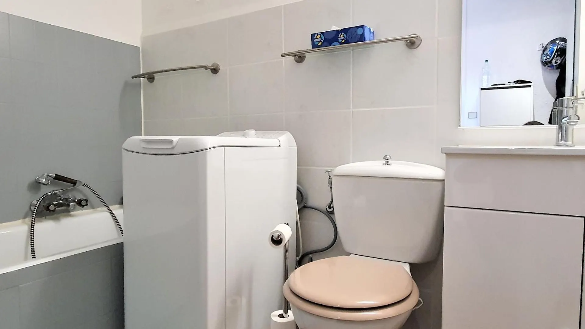 Apartment Studio Centre Sainte-Maxime Avec Parking - 2 Pers, Proche Mer, Loggia Equipee - Fr-1-780-37 France